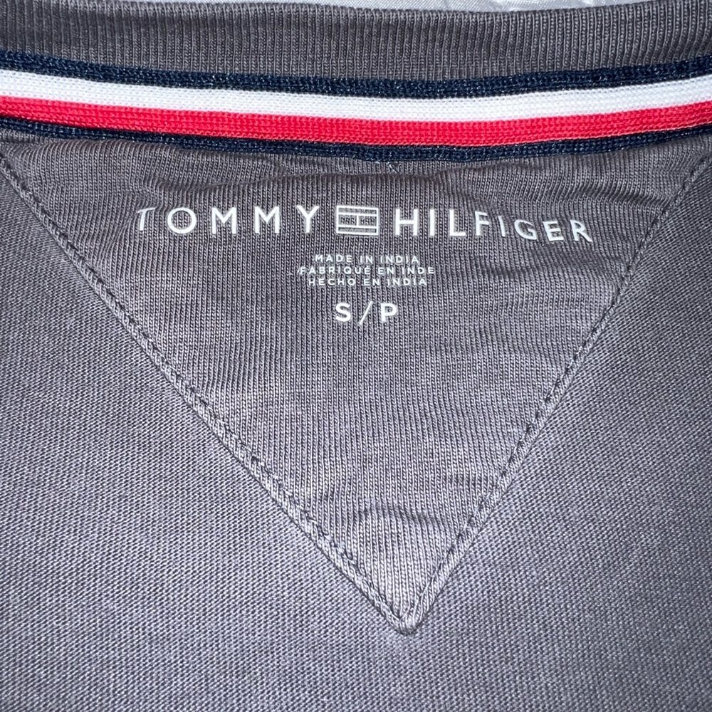 Tommy Hilfiger Men's Black T-Shirt - Picture 3 of 5